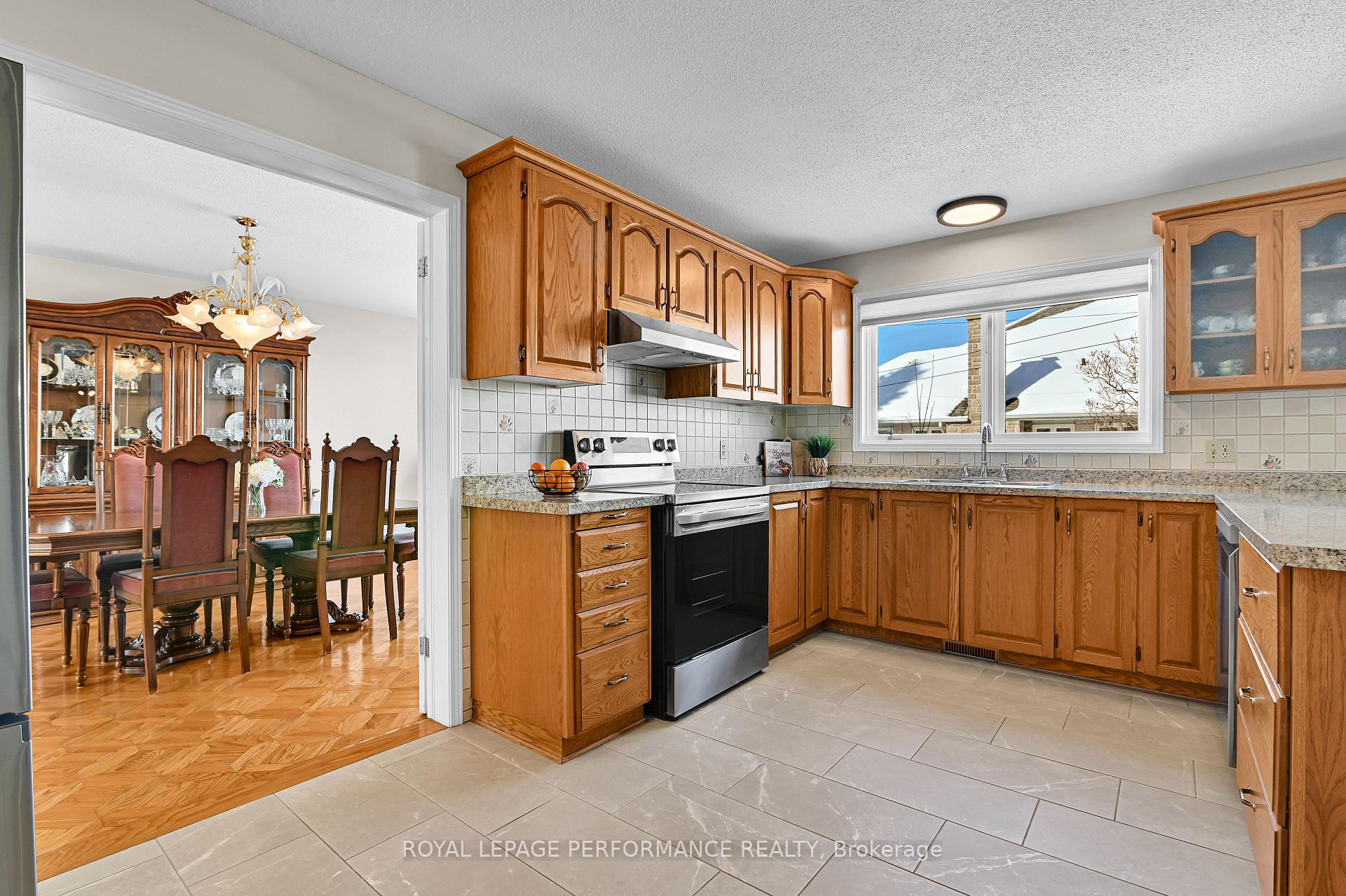 Photo 12 of 205 Hudson Avenue, Ottawa, Courtland Park — HOMEH