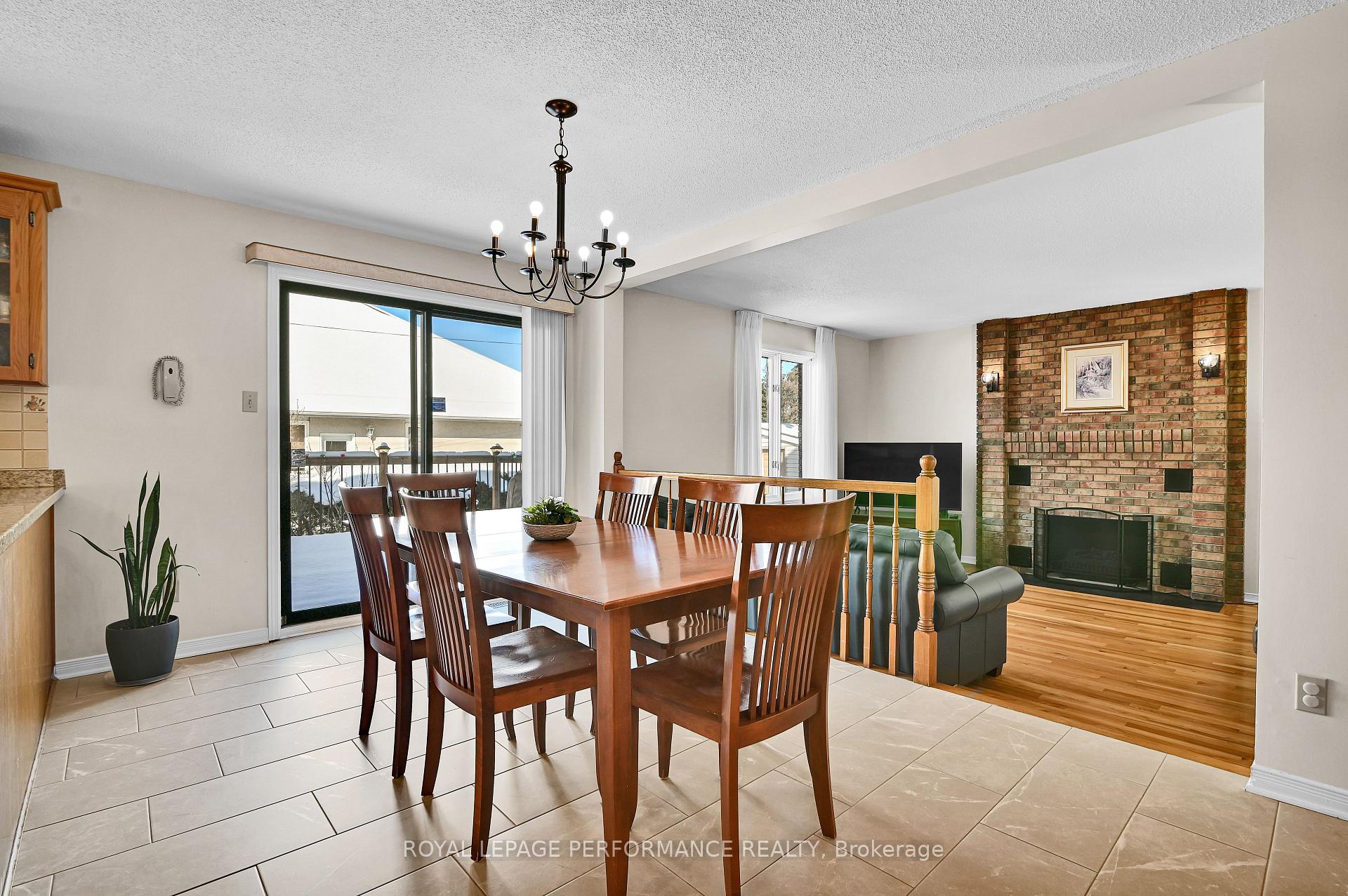 Photo 14 of 205 Hudson Avenue, Ottawa, Courtland Park — HOMEH