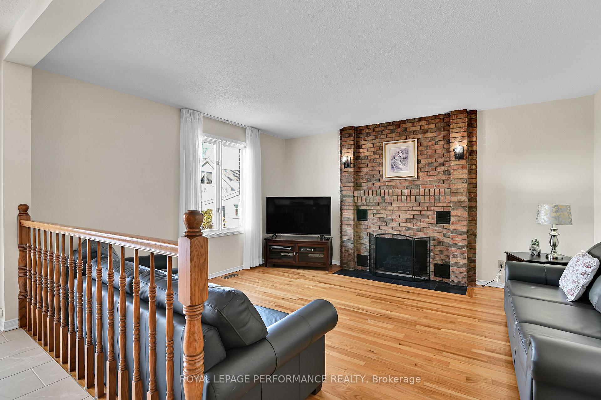Photo 15 of 205 Hudson Avenue, Ottawa, Courtland Park — HOMEH
