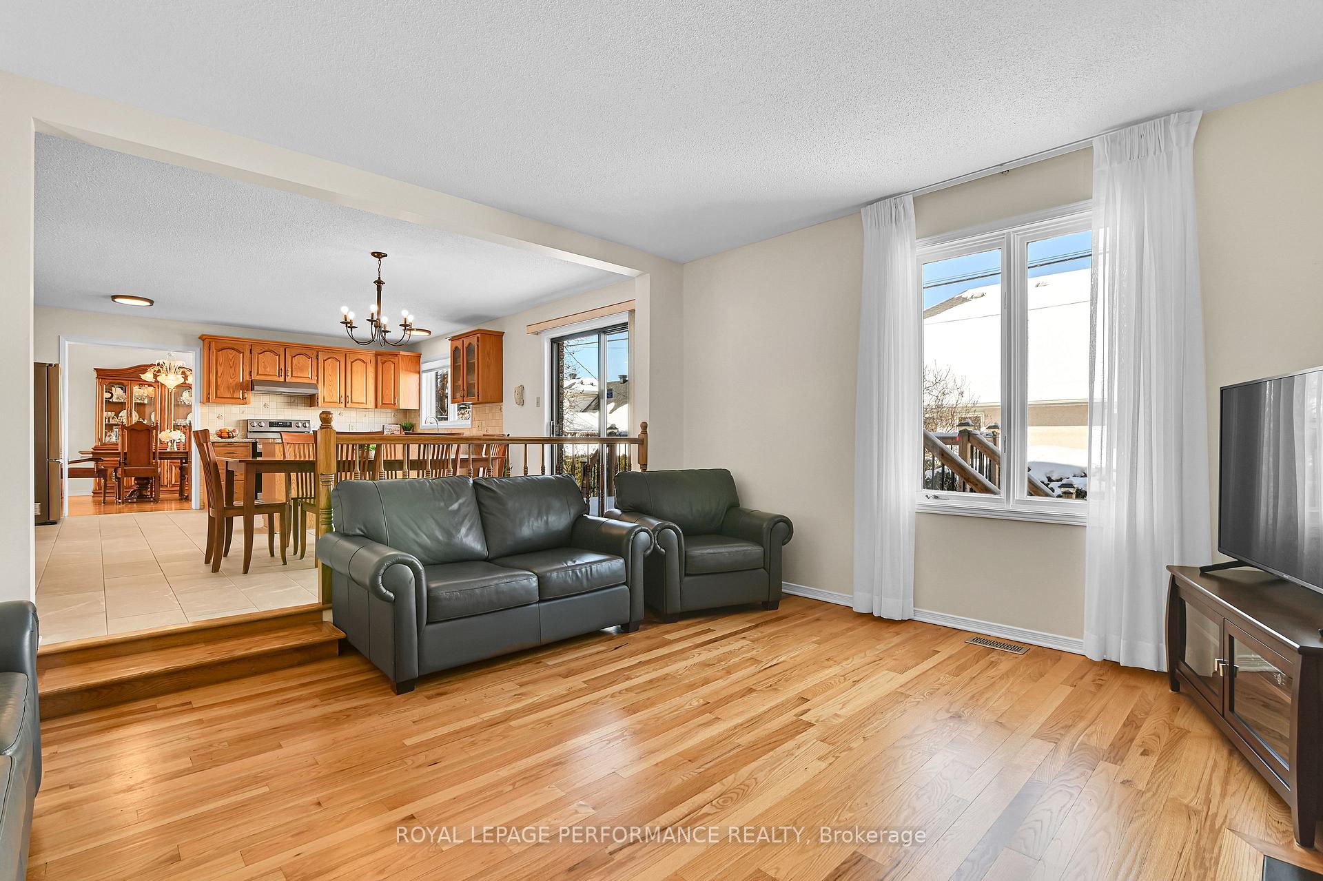 Photo 16 of 205 Hudson Avenue, Ottawa, Courtland Park — HOMEH