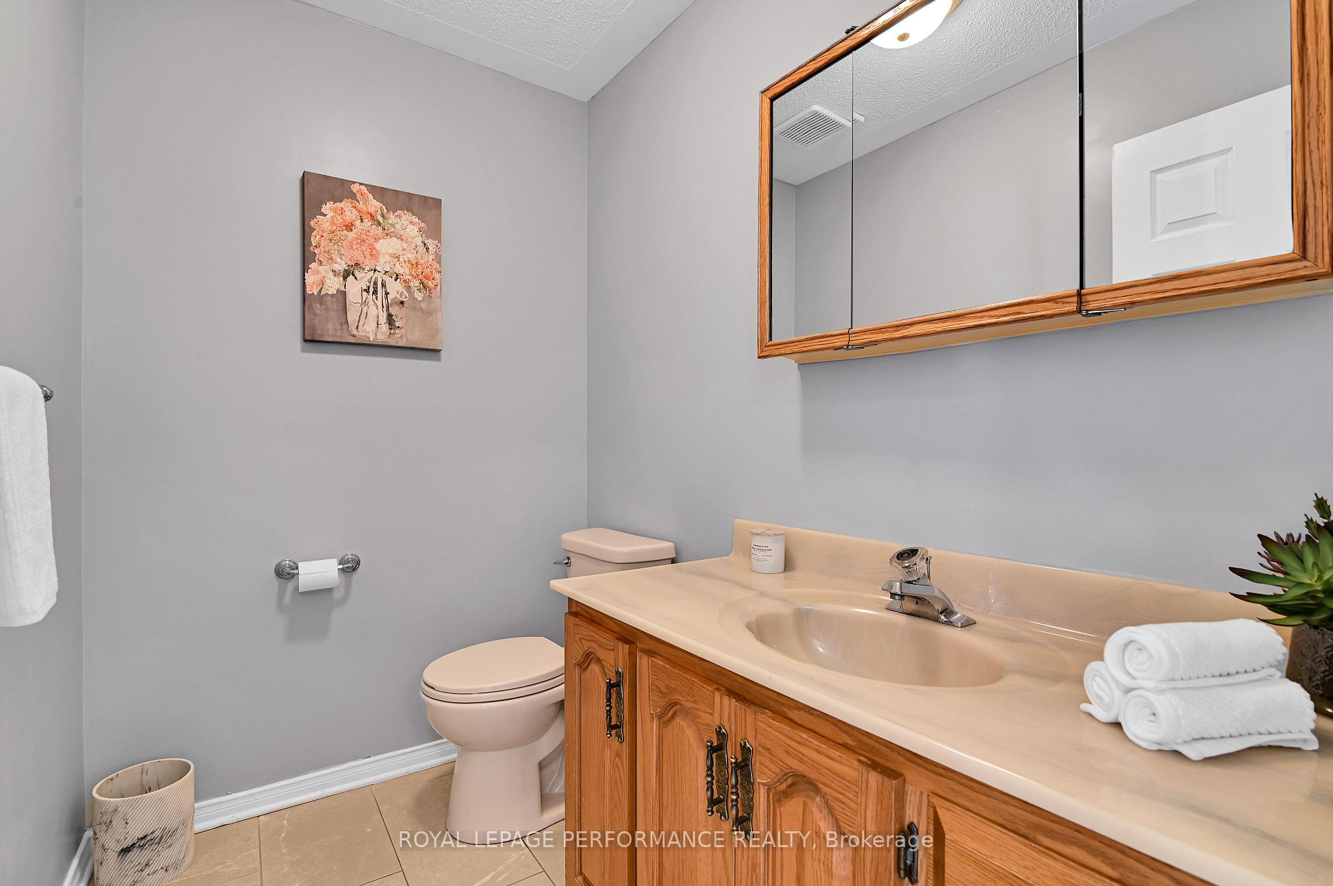 Photo 17 of 205 Hudson Avenue, Ottawa, Courtland Park — HOMEH