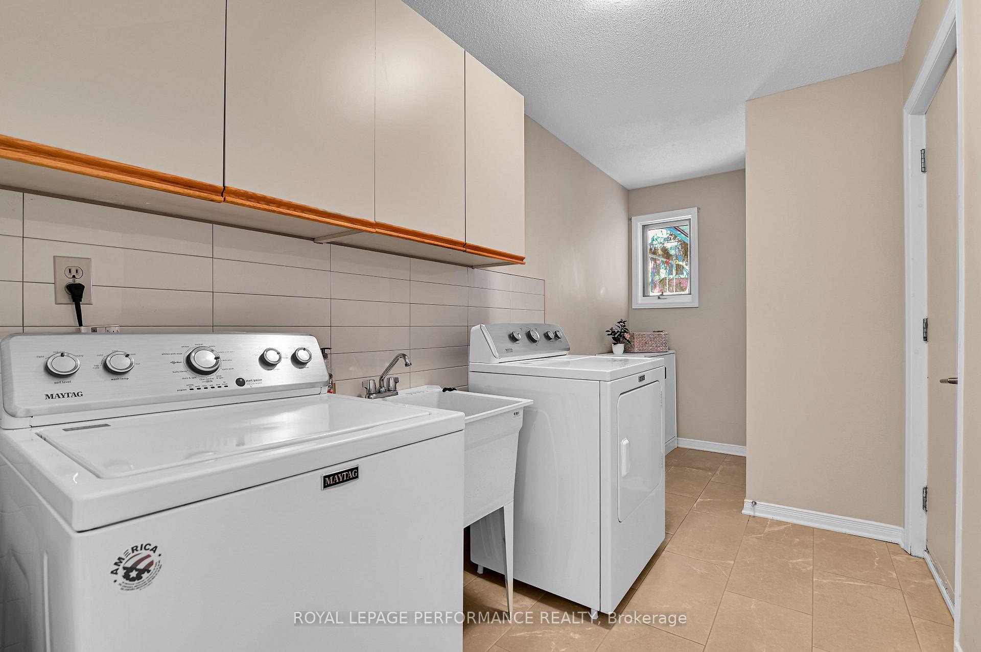 Photo 19 of 205 Hudson Avenue, Ottawa, Courtland Park — HOMEH