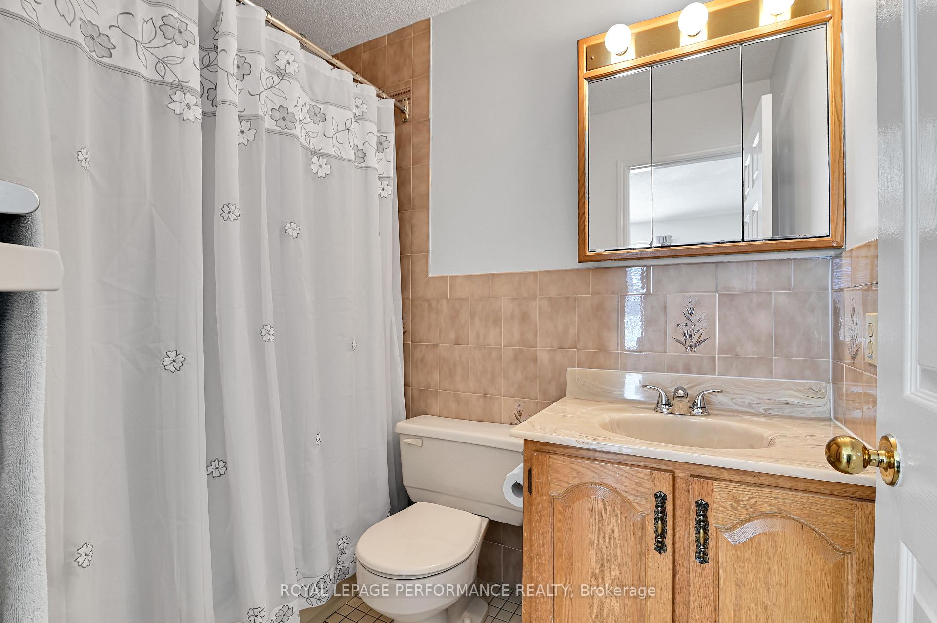 Photo 21 of 205 Hudson Avenue, Ottawa, Courtland Park — HOMEH