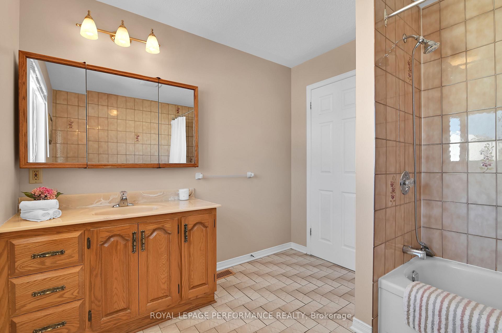 Photo 24 of 205 Hudson Avenue, Ottawa, Courtland Park — HOMEH