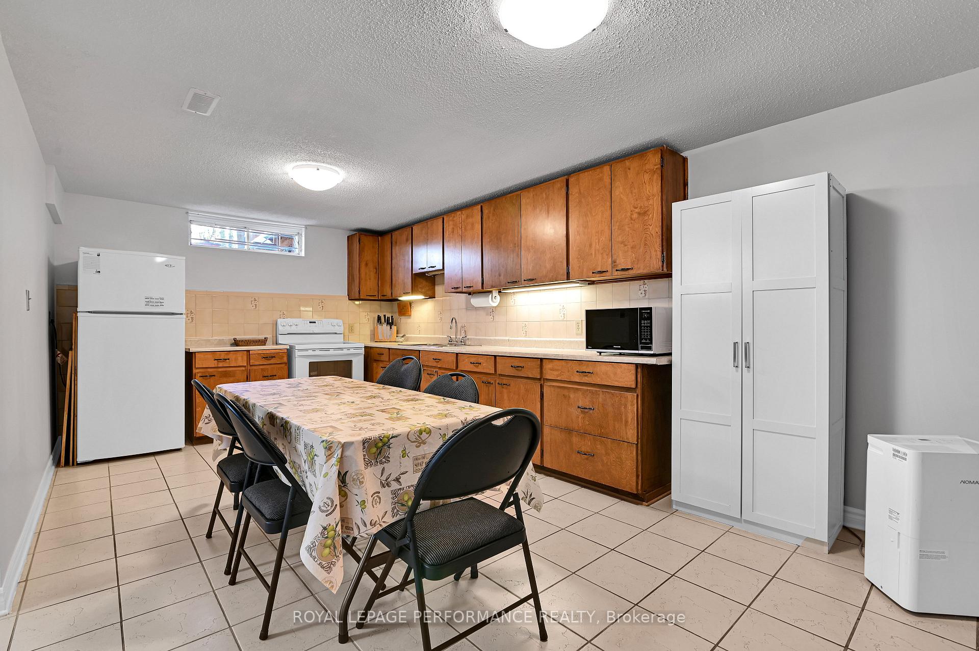 Photo 32 of 205 Hudson Avenue, Ottawa, Courtland Park — HOMEH