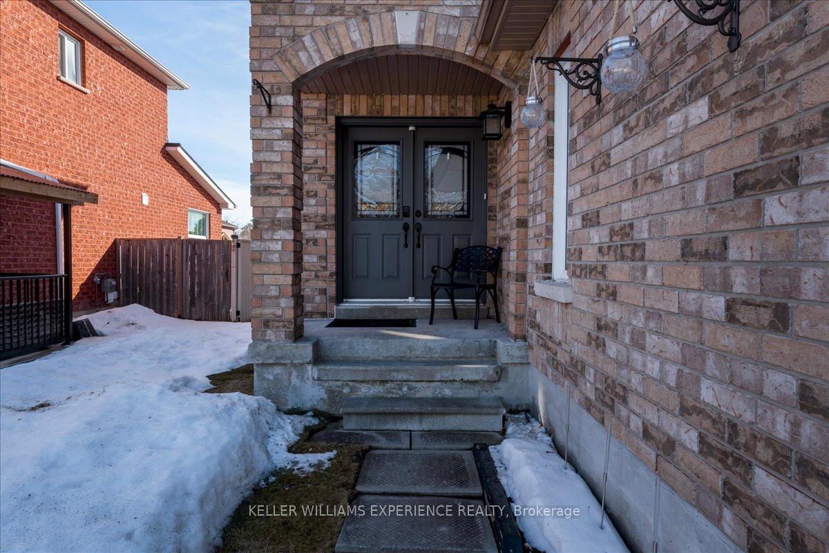 Photo 2 of 2317 Warrington Way, Innisfil, Alcona — HOMEH