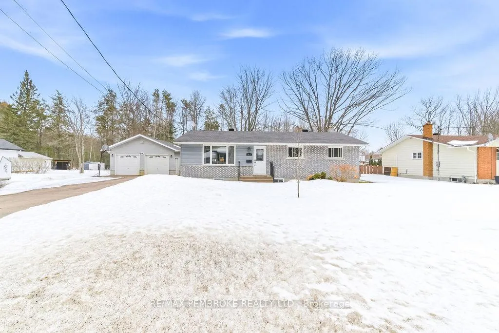 Photo 2 of 52 Laurentian Drive, Petawawa — HOMEH