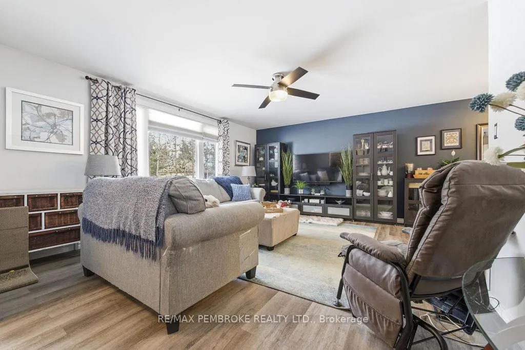 Photo 8 of 52 Laurentian Drive, Petawawa — HOMEH