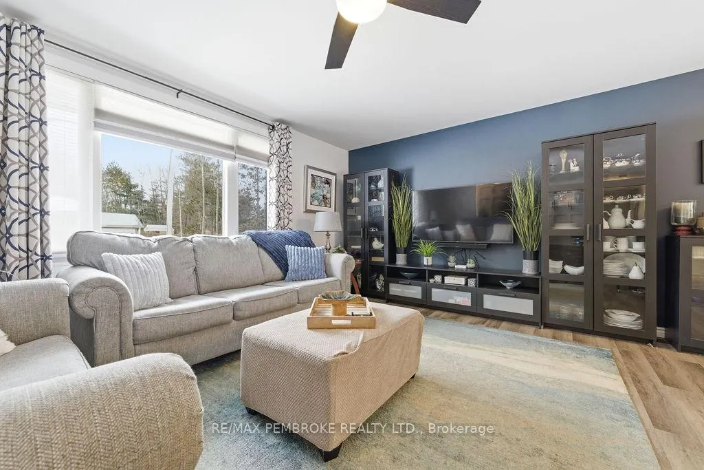 Photo 9 of 52 Laurentian Drive, Petawawa — HOMEH