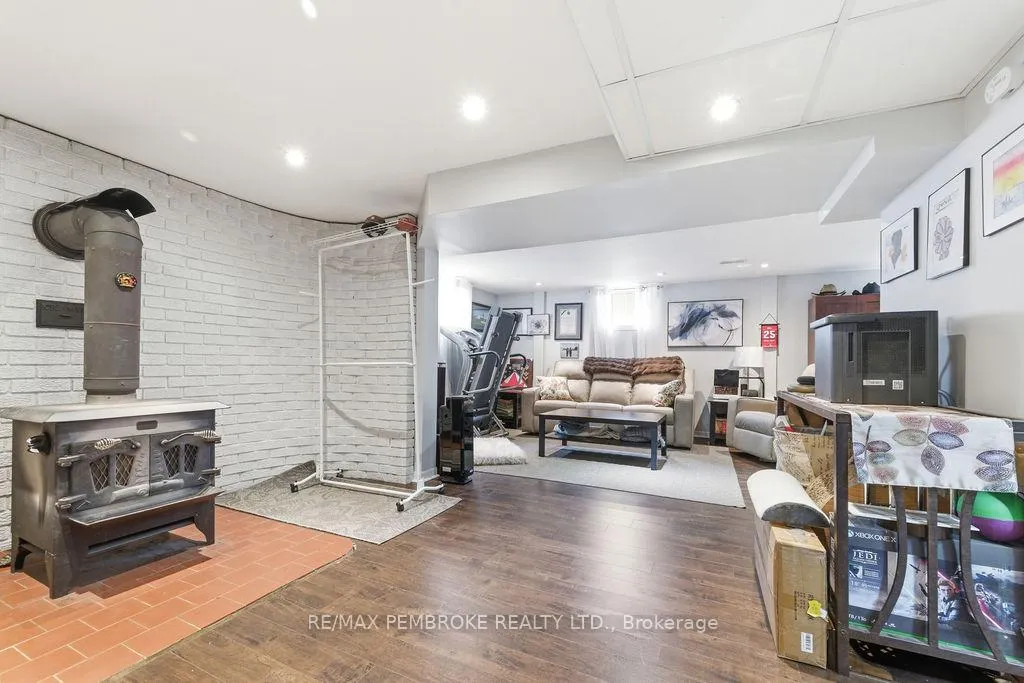 Photo 32 of 52 Laurentian Drive, Petawawa — HOMEH