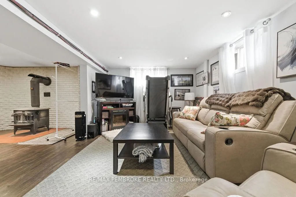 Photo 35 of 52 Laurentian Drive, Petawawa — HOMEH