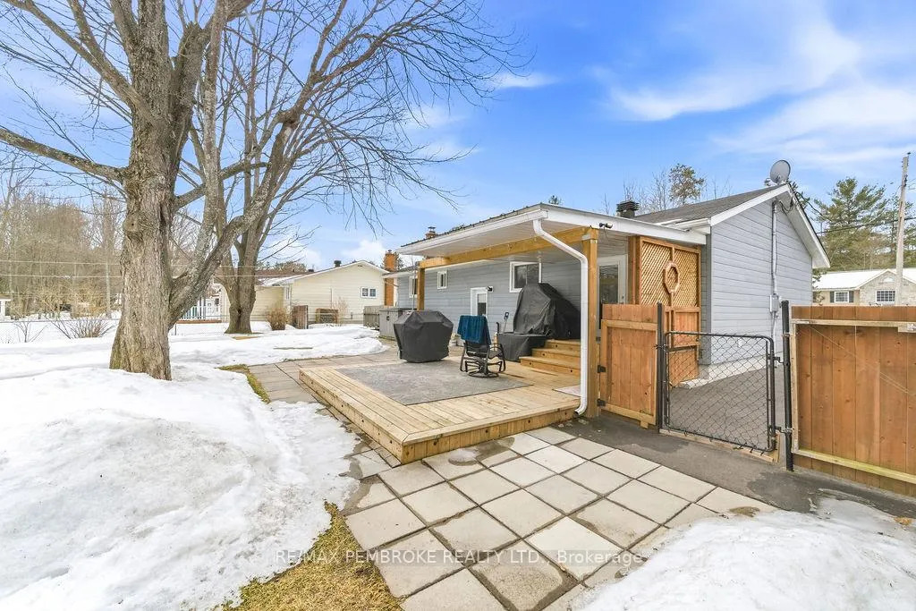 Photo 41 of 52 Laurentian Drive, Petawawa — HOMEH