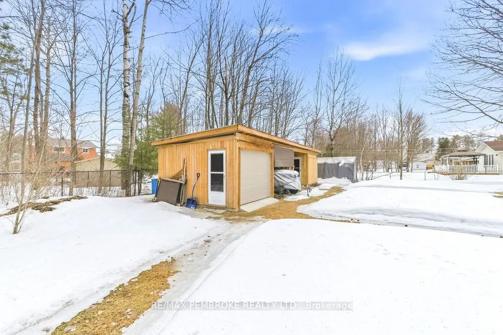 Photo 44 of 52 Laurentian Drive, Petawawa — HOMEH
