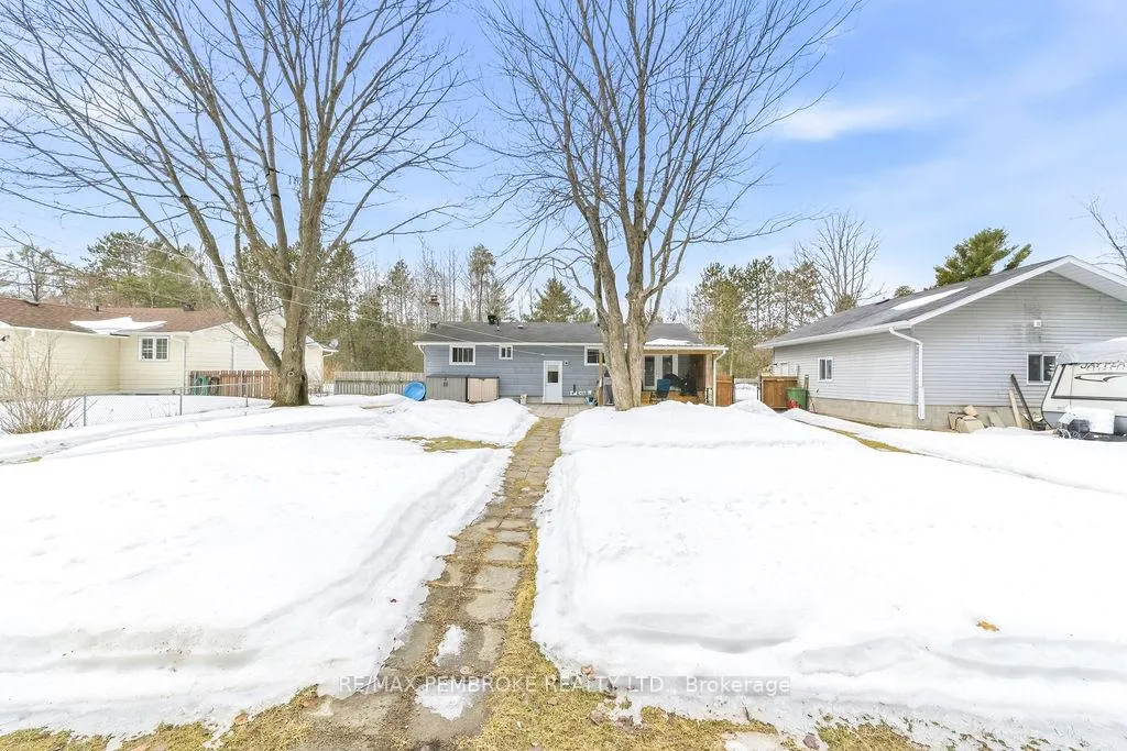 Photo 45 of 52 Laurentian Drive, Petawawa — HOMEH