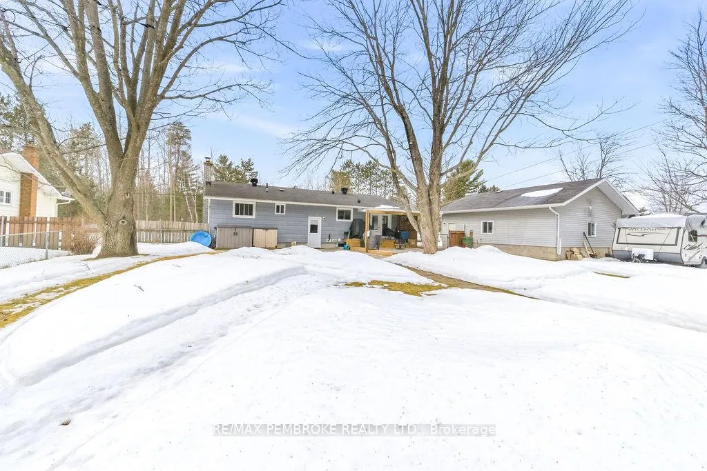 Photo 46 of 52 Laurentian Drive, Petawawa — HOMEH