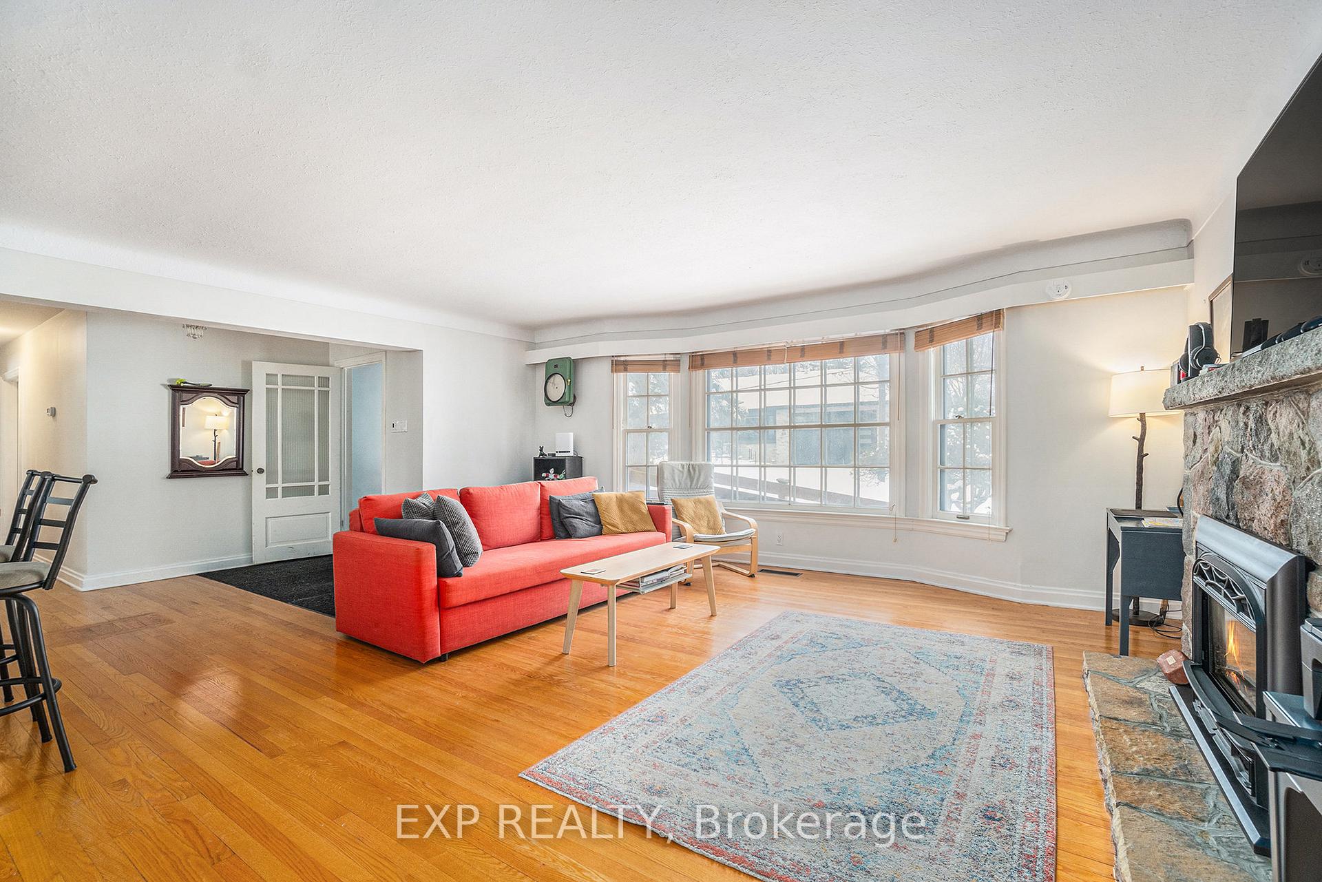 Photo 2 of 100 Villa Crescent, Ottawa, Hogs Back — HOMEH