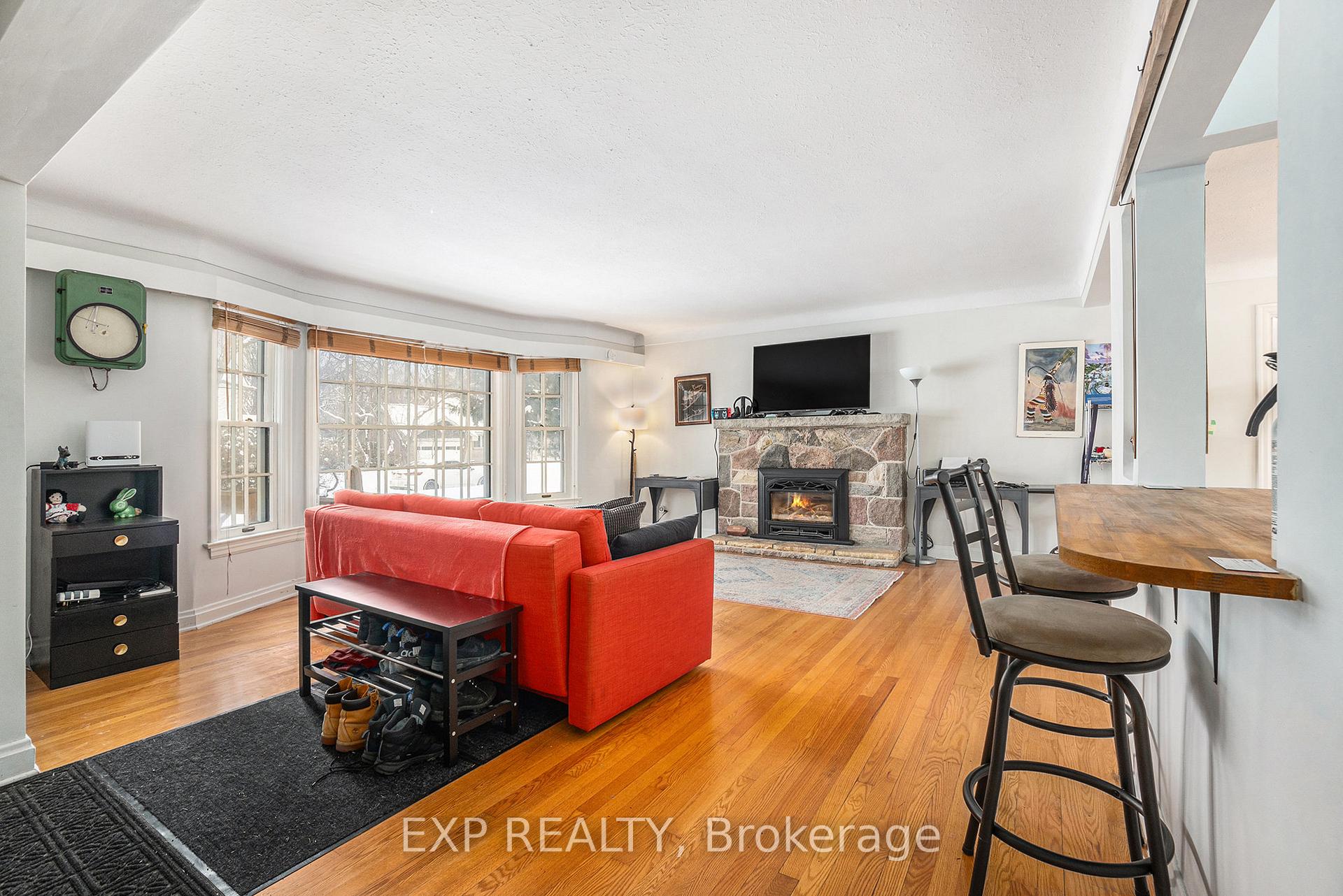 Photo 3 of 100 Villa Crescent, Ottawa, Hogs Back — HOMEH