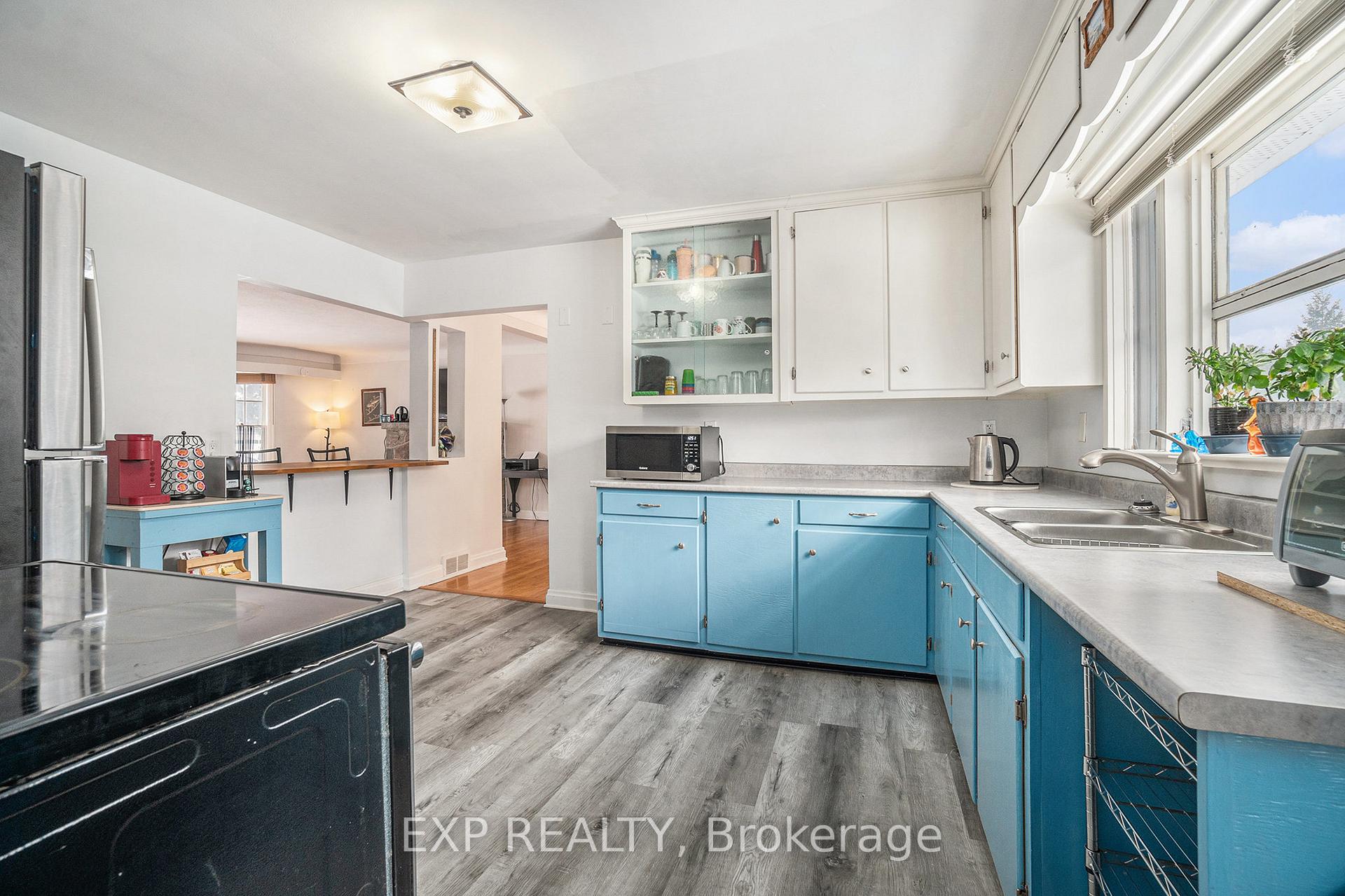 Photo 7 of 100 Villa Crescent, Ottawa, Hogs Back — HOMEH
