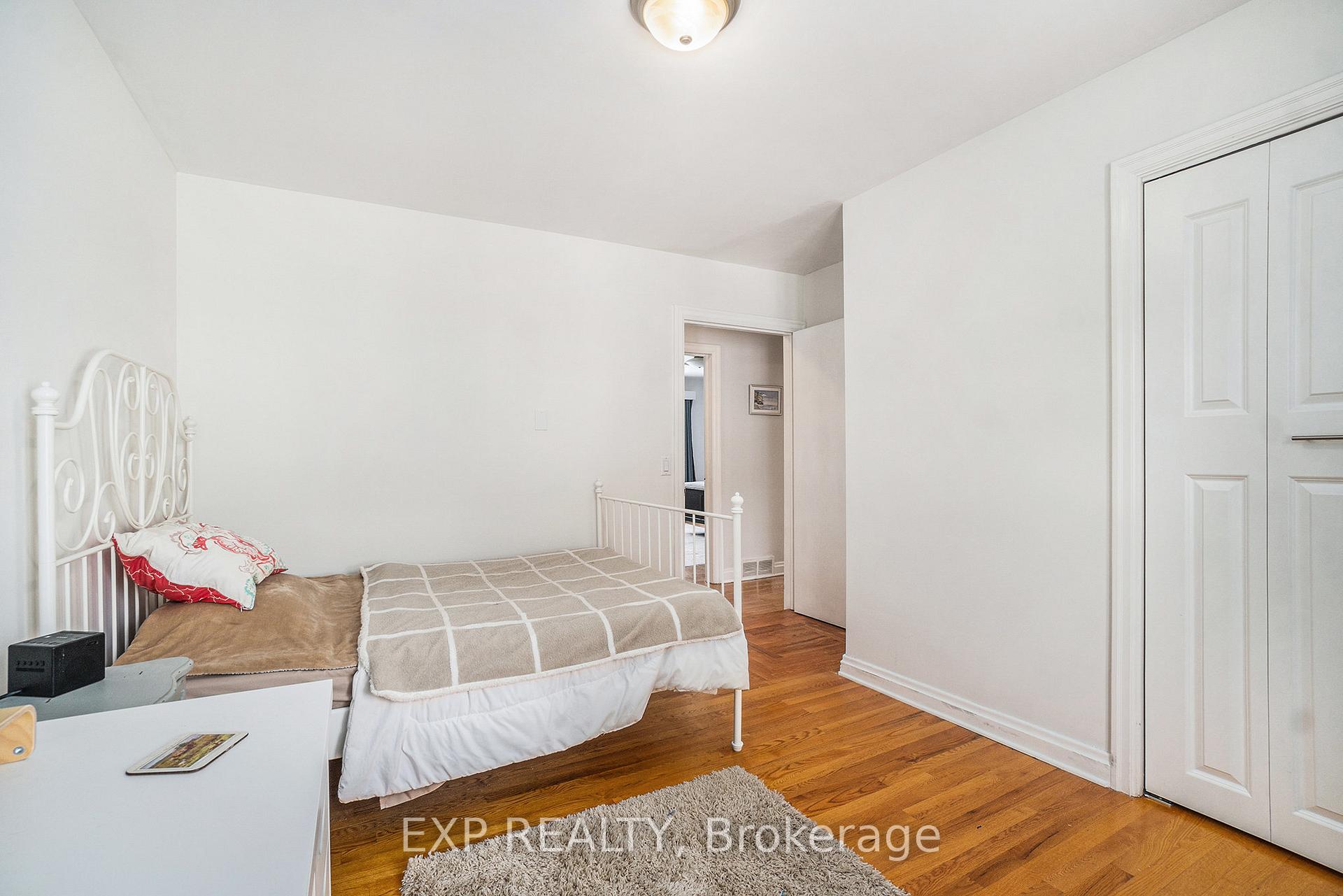 Photo 14 of 100 Villa Crescent, Ottawa, Hogs Back — HOMEH