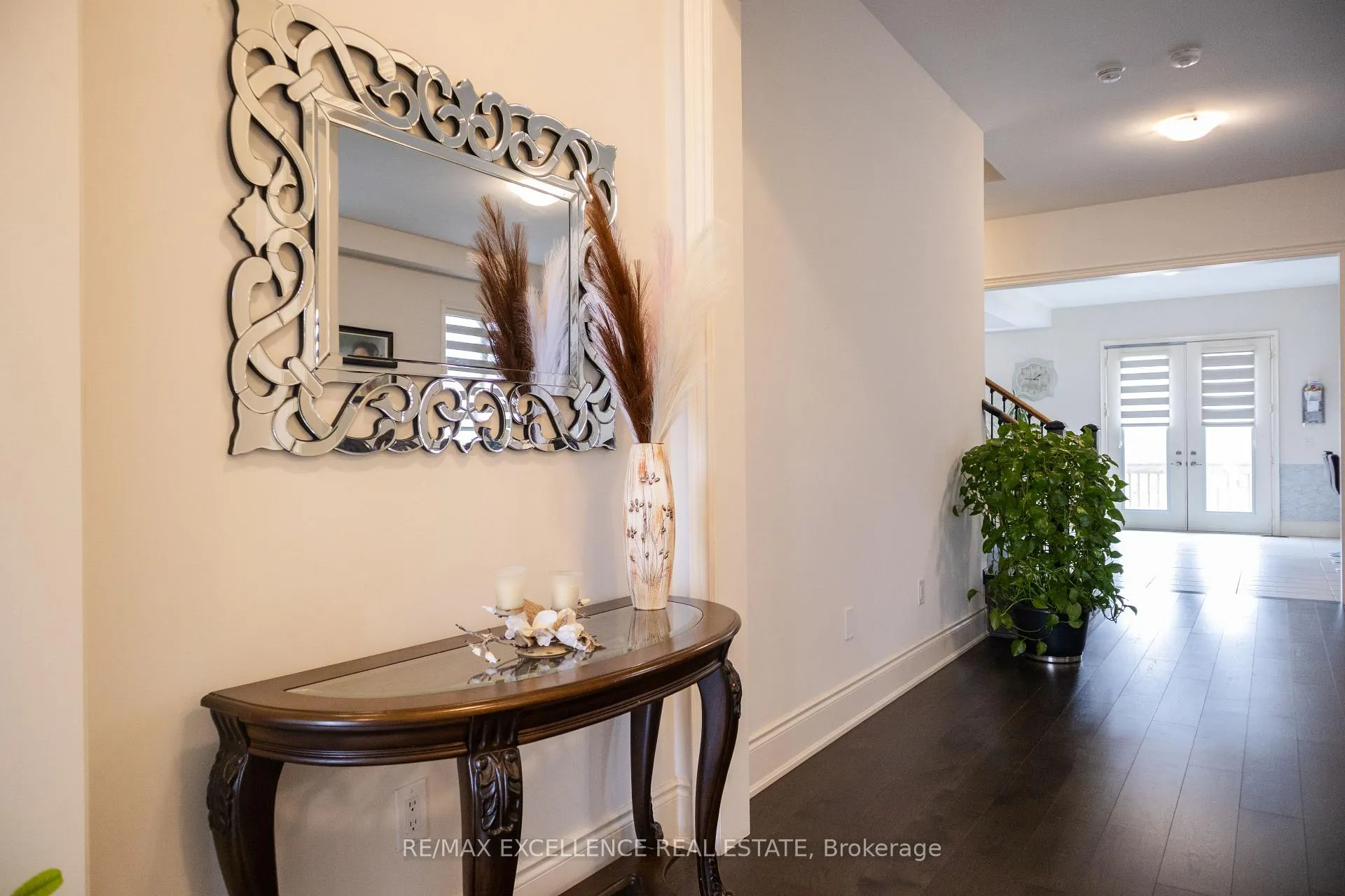 Photo 3 of 42 Cattail Crescent N, Hamilton, Waterdown — HOMEH