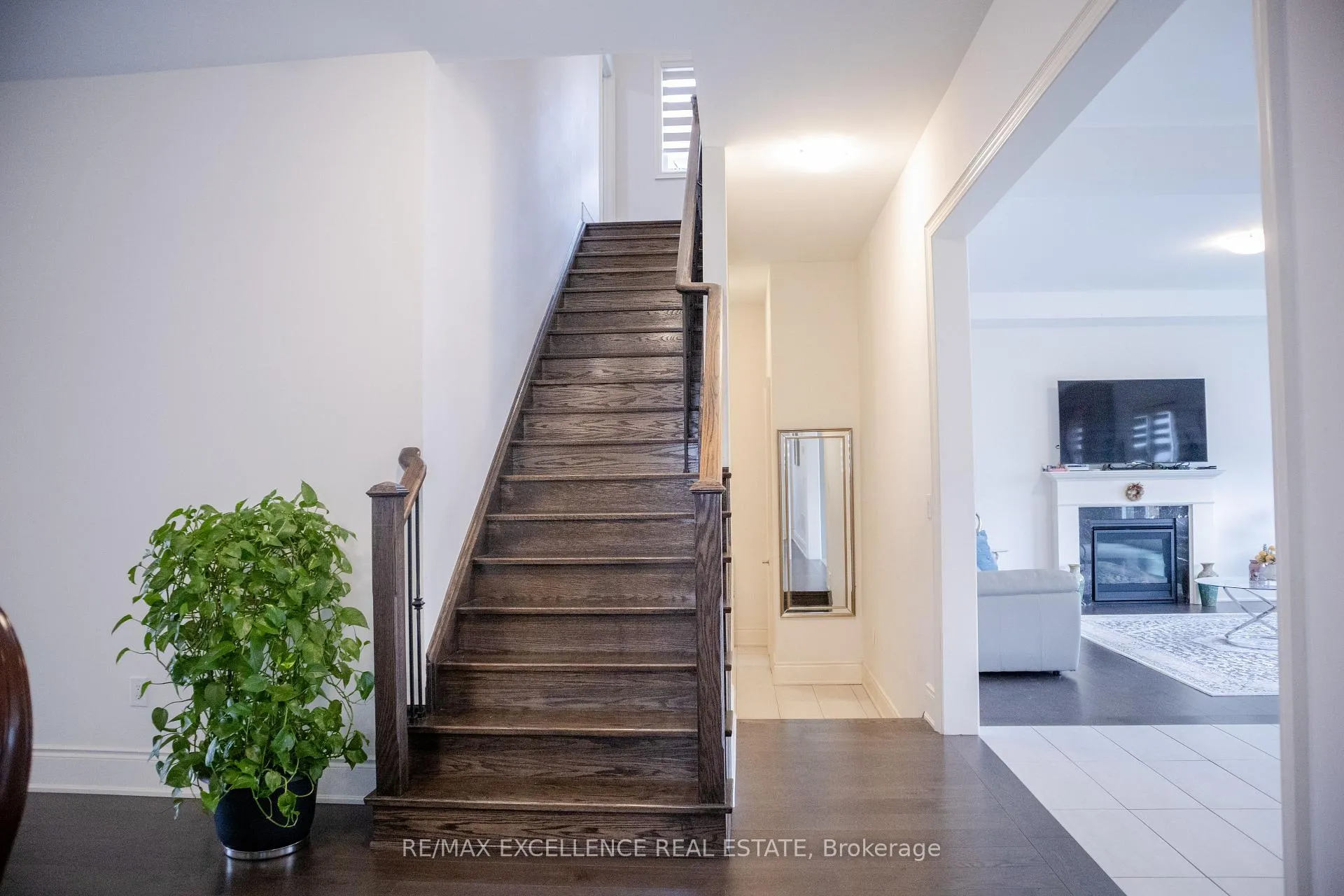 Photo 10 of 42 Cattail Crescent N, Hamilton, Waterdown — HOMEH