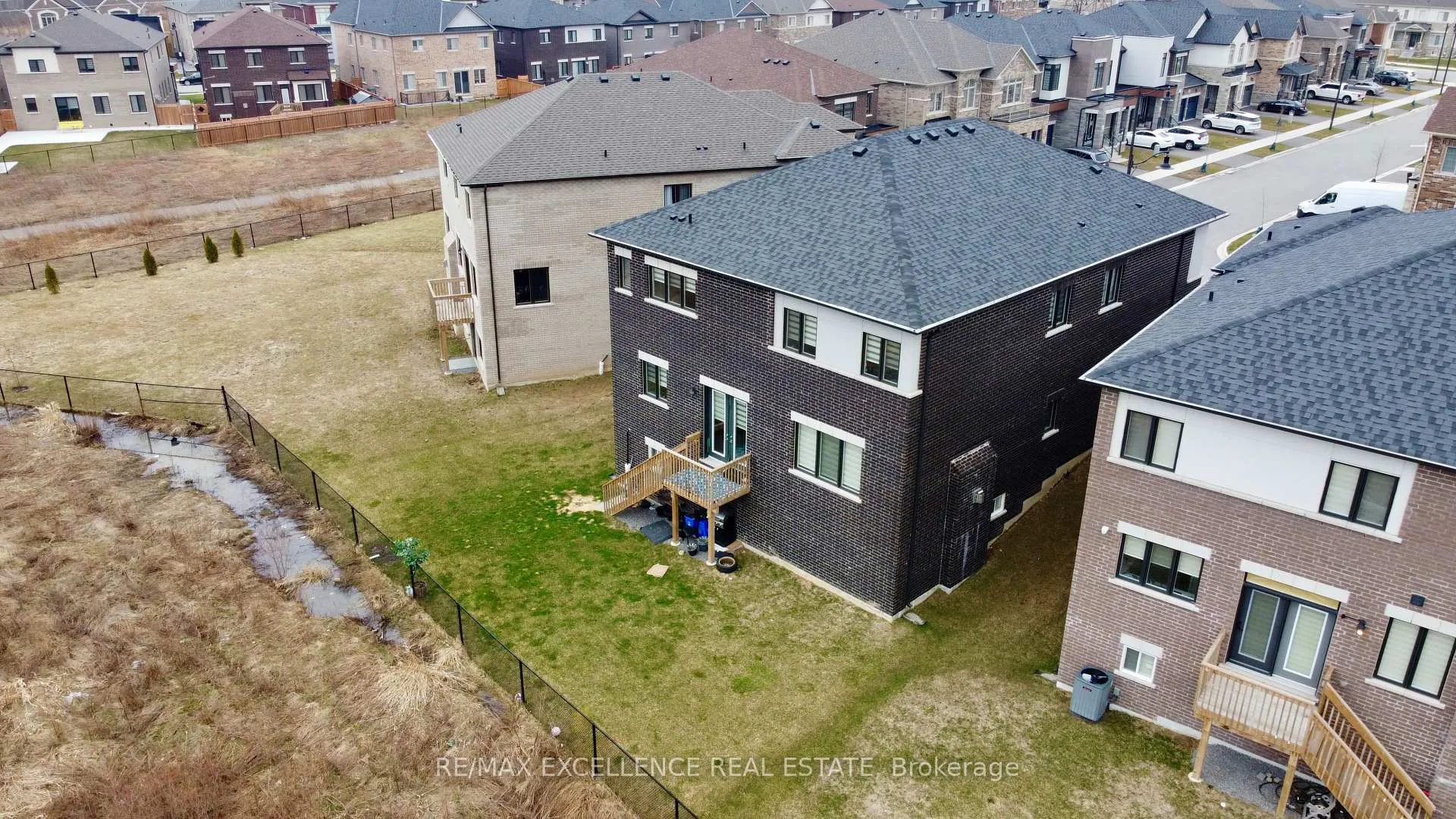 Photo 38 of 42 Cattail Crescent N, Hamilton, Waterdown — HOMEH