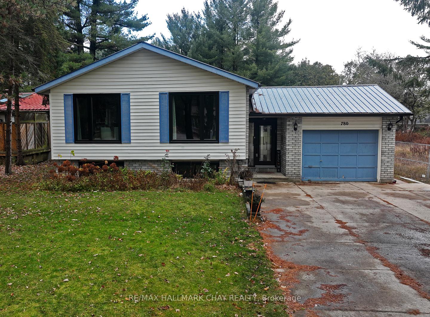 Photo 3 of 780 Pinegrove Avenue, Innisfil, Rural Innisfil — HOMEH