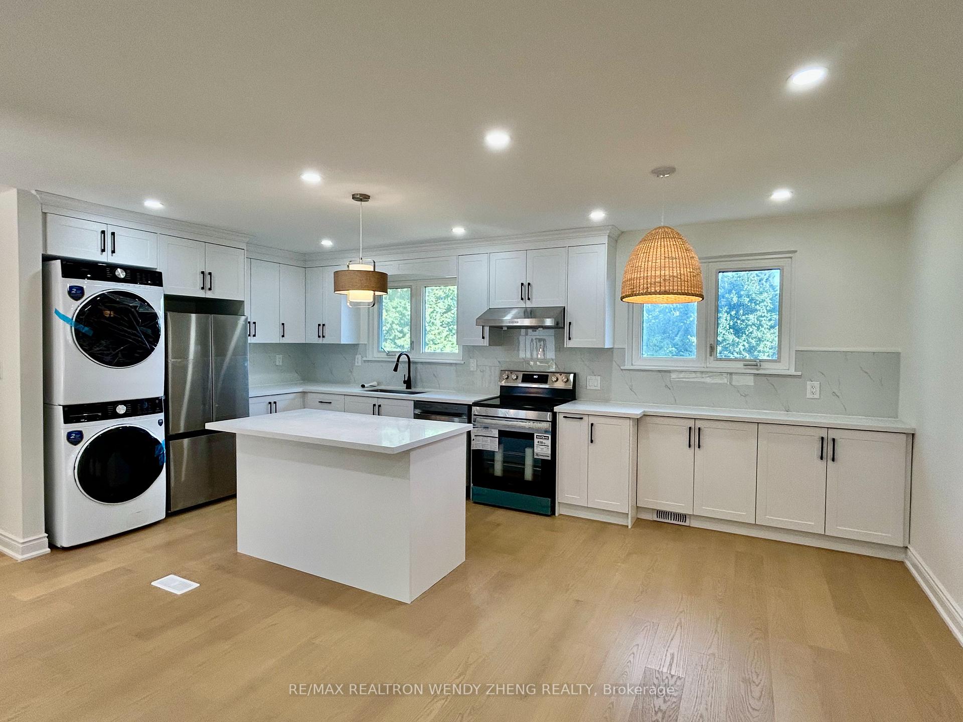 Photo 2 of Main-18 King Richard Court, Markham, Bullock — HOMEH