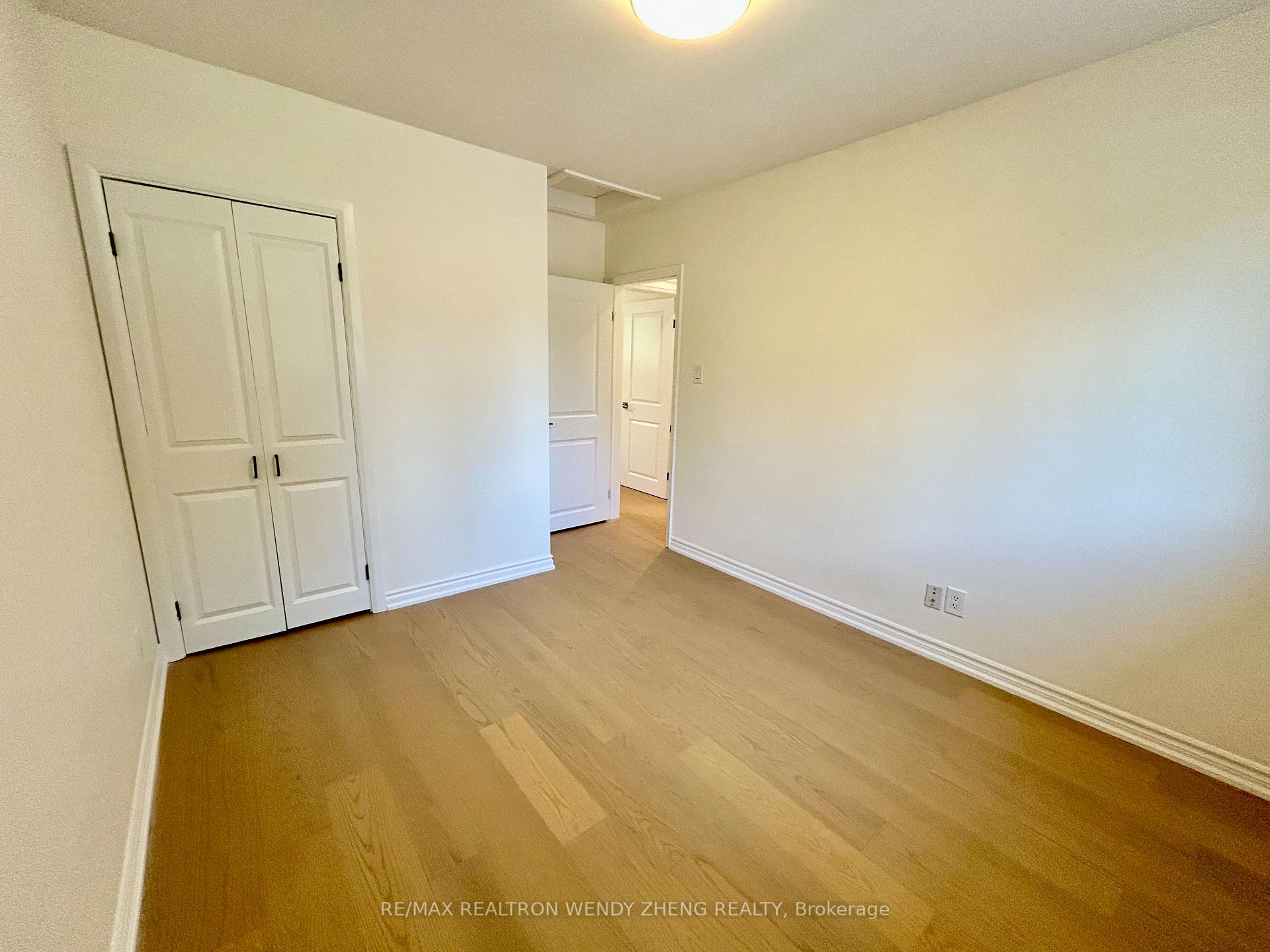 Photo 12 of Main-18 King Richard Court, Markham, Bullock — HOMEH