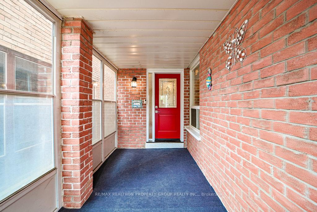 Photo 4 of 85 Chloe Crescent, Markham, Middlefield — HOMEH