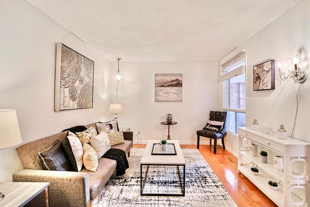 Photo 5 of 85 Chloe Crescent, Markham, Middlefield — HOMEH