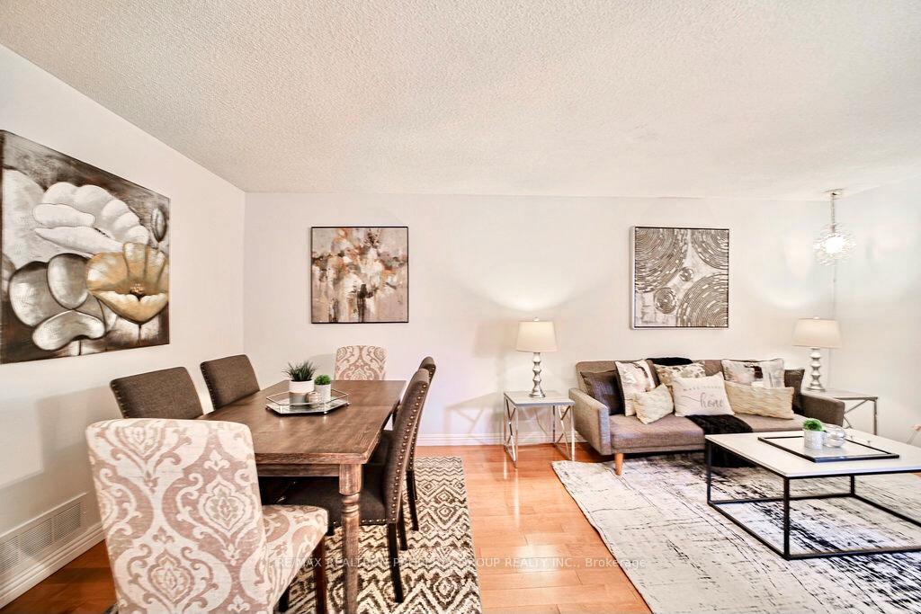 Photo 7 of 85 Chloe Crescent, Markham, Middlefield — HOMEH