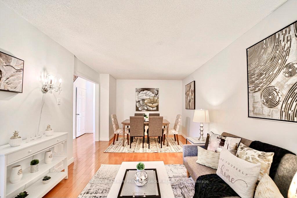 Photo 8 of 85 Chloe Crescent, Markham, Middlefield — HOMEH