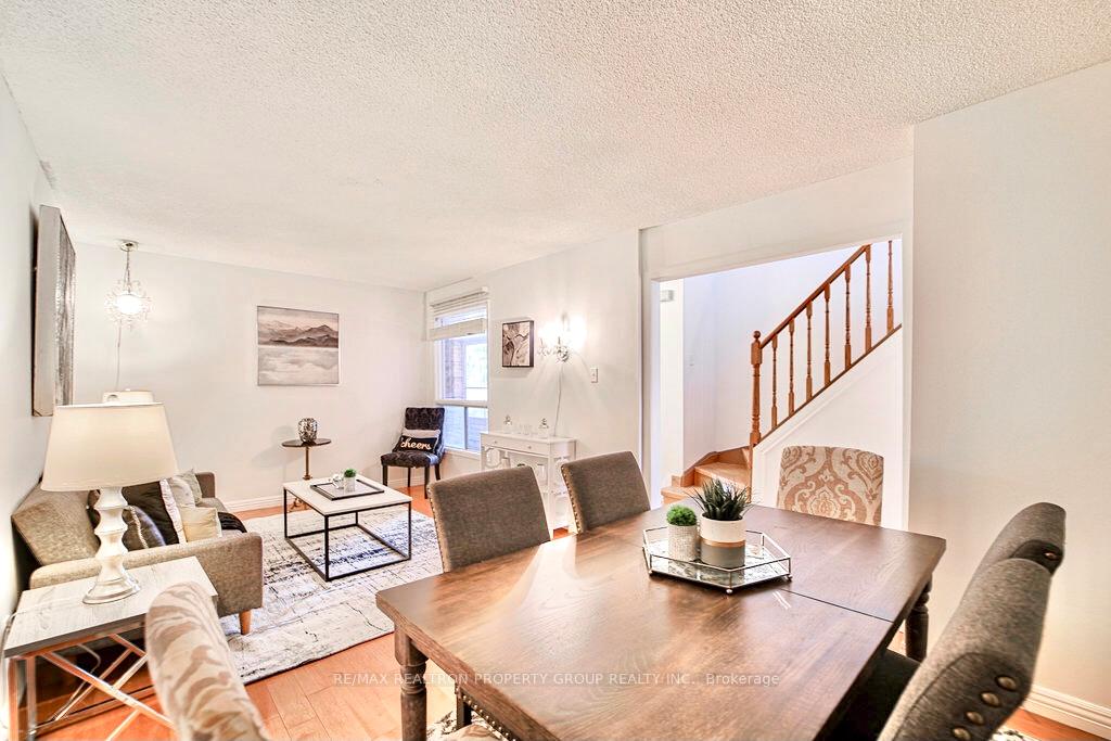 Photo 9 of 85 Chloe Crescent, Markham, Middlefield — HOMEH