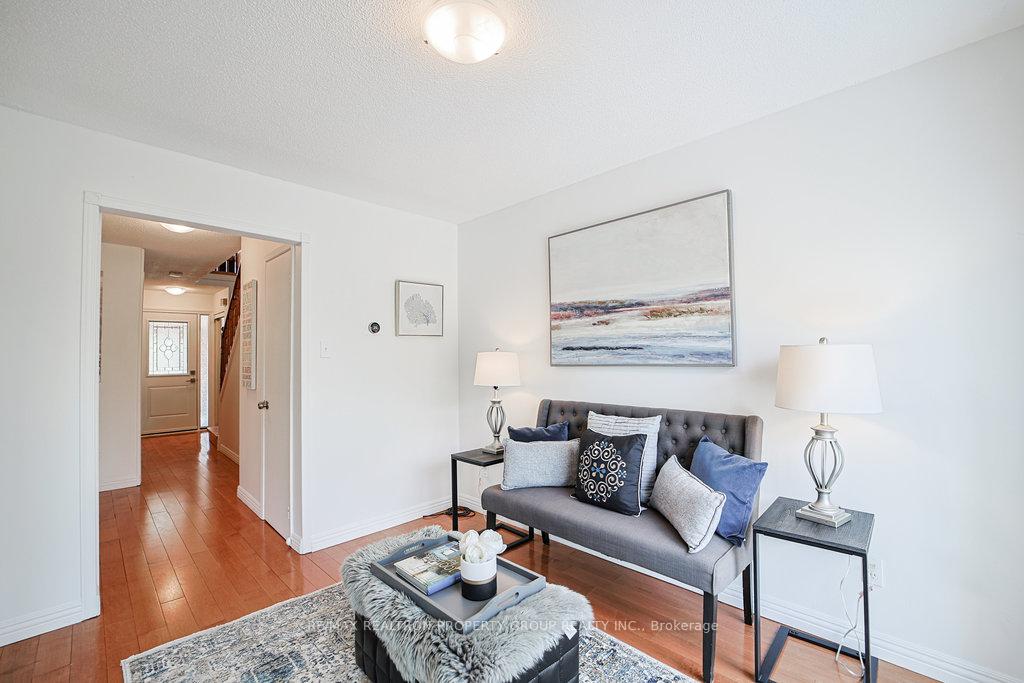Photo 10 of 85 Chloe Crescent, Markham, Middlefield — HOMEH