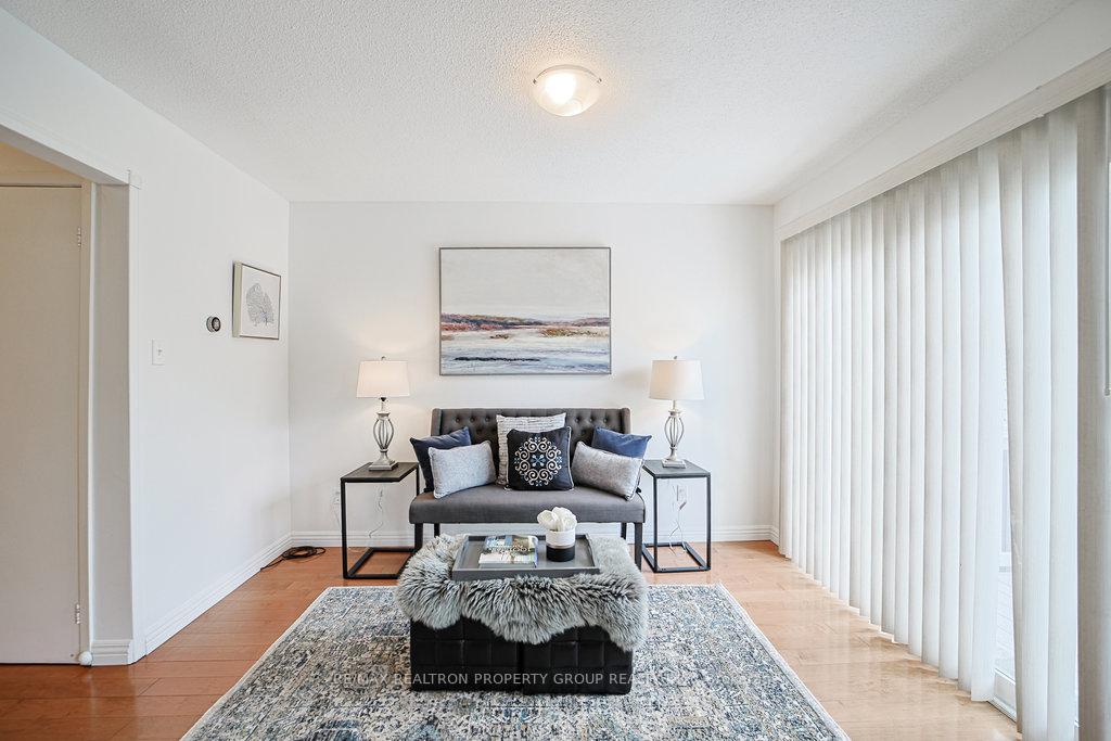 Photo 11 of 85 Chloe Crescent, Markham, Middlefield — HOMEH