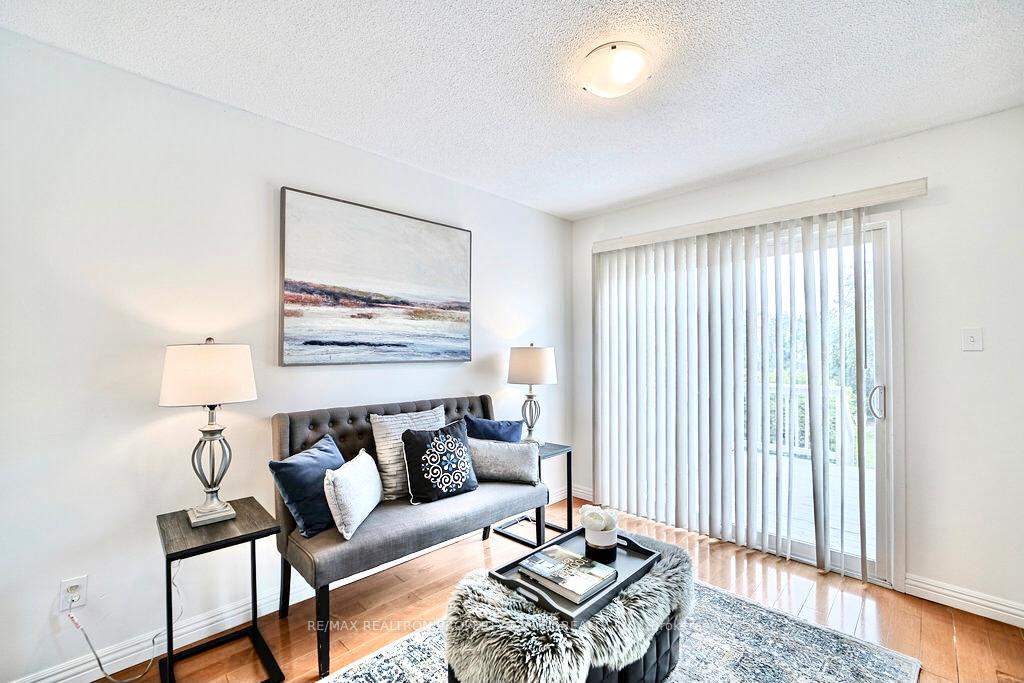 Photo 12 of 85 Chloe Crescent, Markham, Middlefield — HOMEH