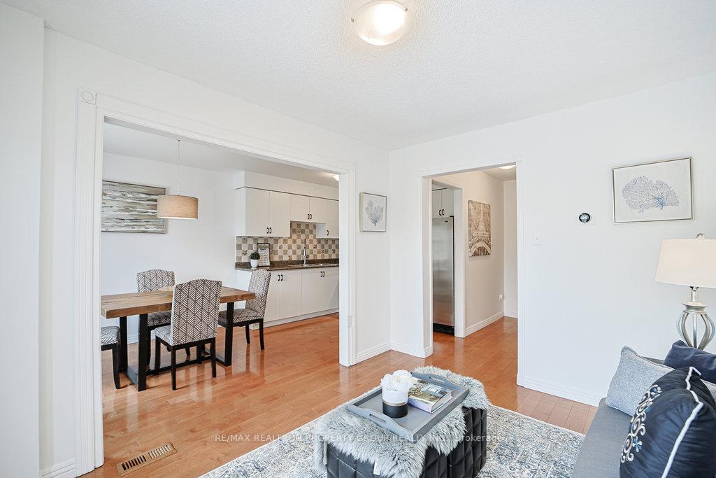 Photo 13 of 85 Chloe Crescent, Markham, Middlefield — HOMEH
