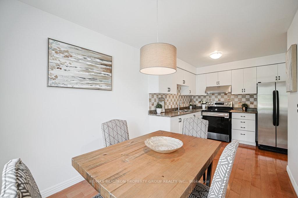 Photo 16 of 85 Chloe Crescent, Markham, Middlefield — HOMEH
