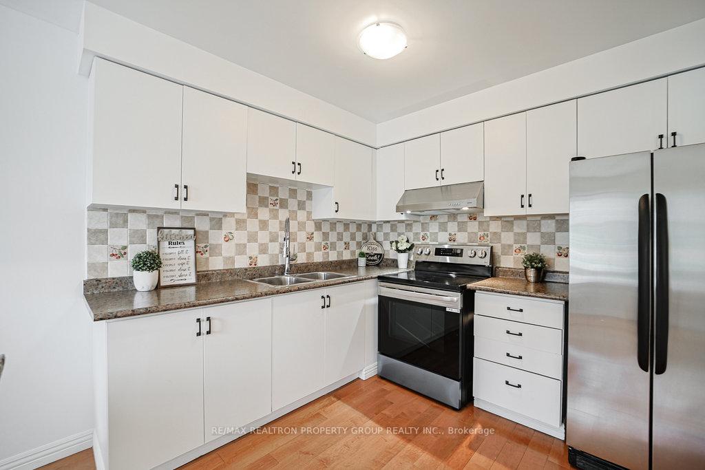 Photo 17 of 85 Chloe Crescent, Markham, Middlefield — HOMEH