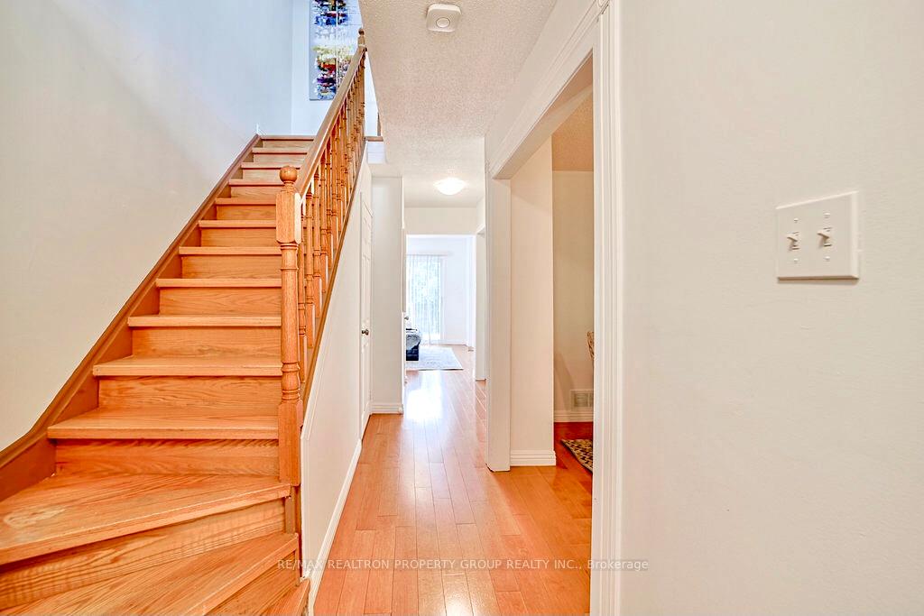 Photo 19 of 85 Chloe Crescent, Markham, Middlefield — HOMEH