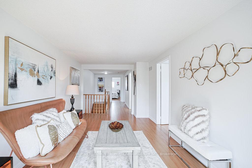 Photo 22 of 85 Chloe Crescent, Markham, Middlefield — HOMEH