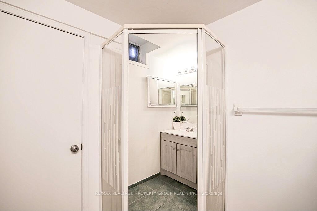 Photo 40 of 85 Chloe Crescent, Markham, Middlefield — HOMEH