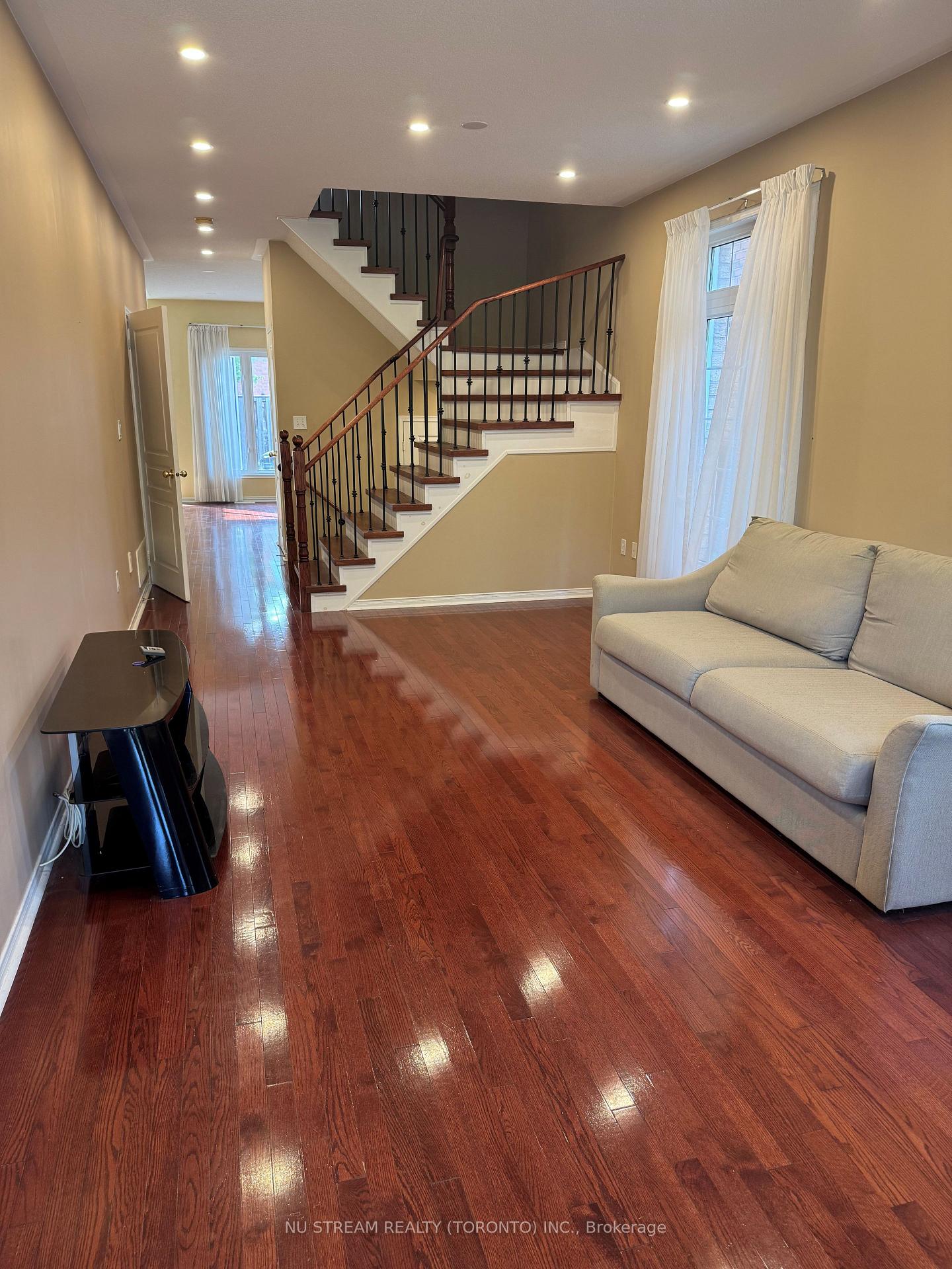 Photo 2 of 48 Rainbow Valley Crescent, Markham, Greensborough — HOMEH
