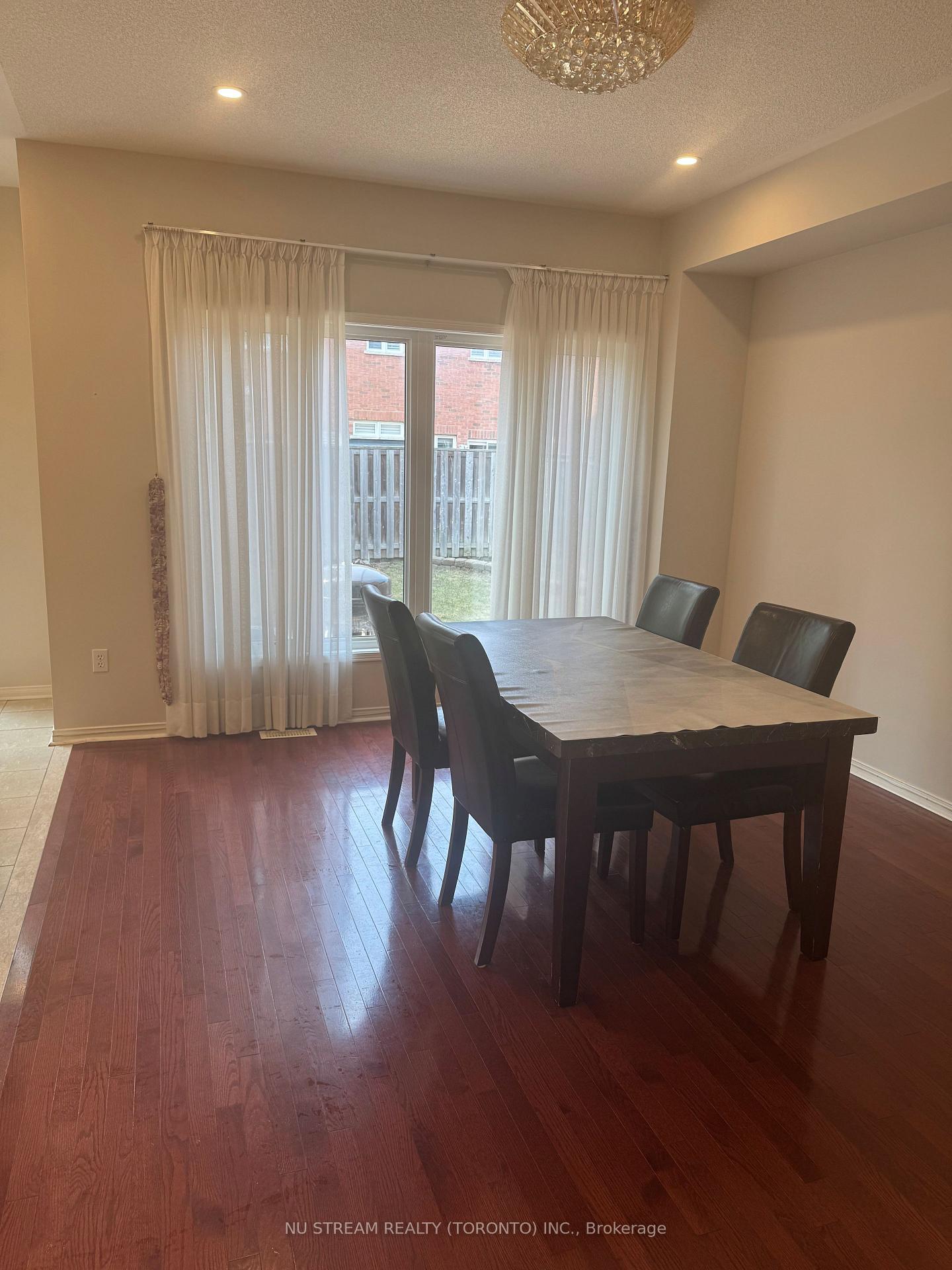 Photo 4 of 48 Rainbow Valley Crescent, Markham, Greensborough — HOMEH