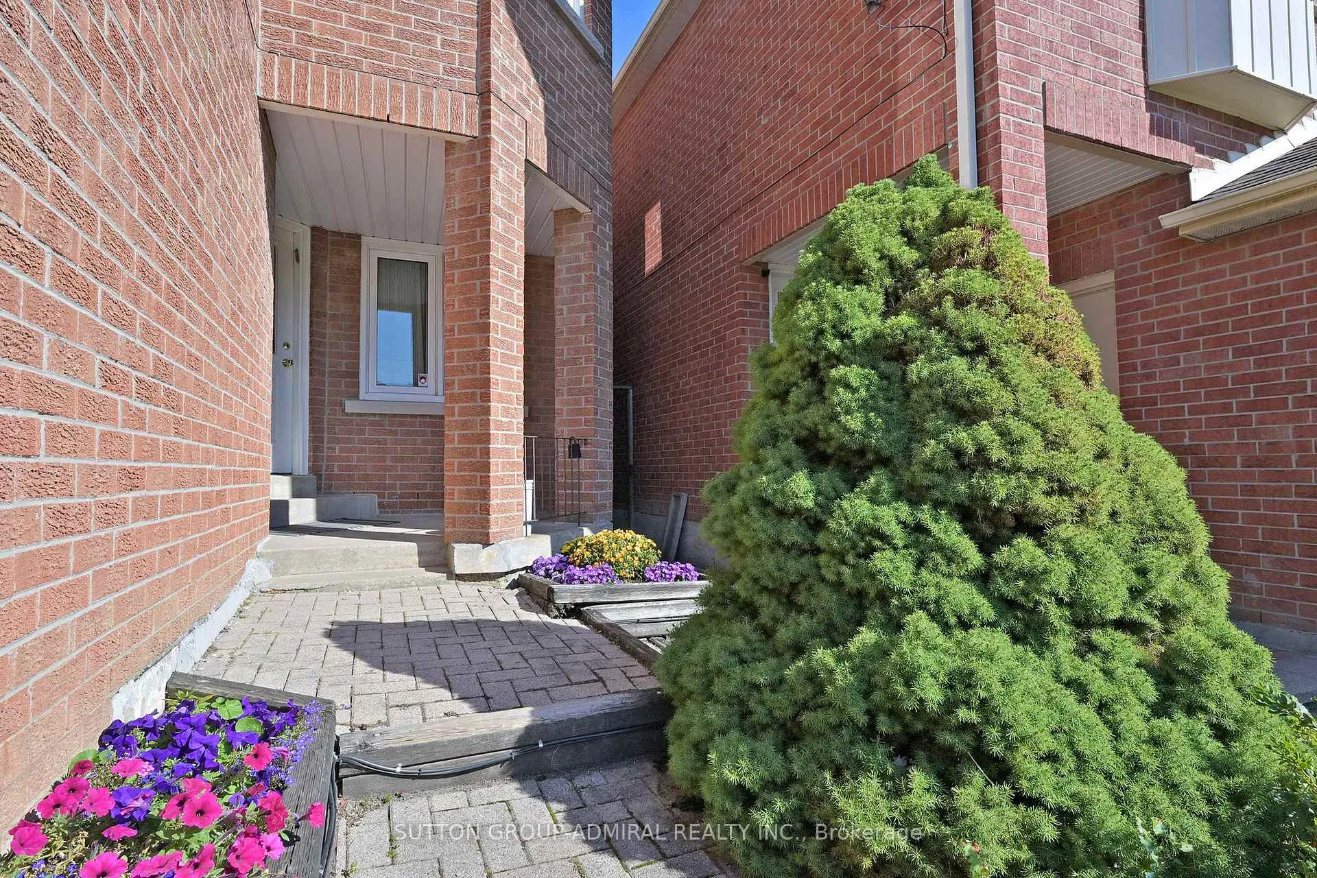Photo 7 of 64 Roxborough Lane, Vaughan, Uplands — HOMEH