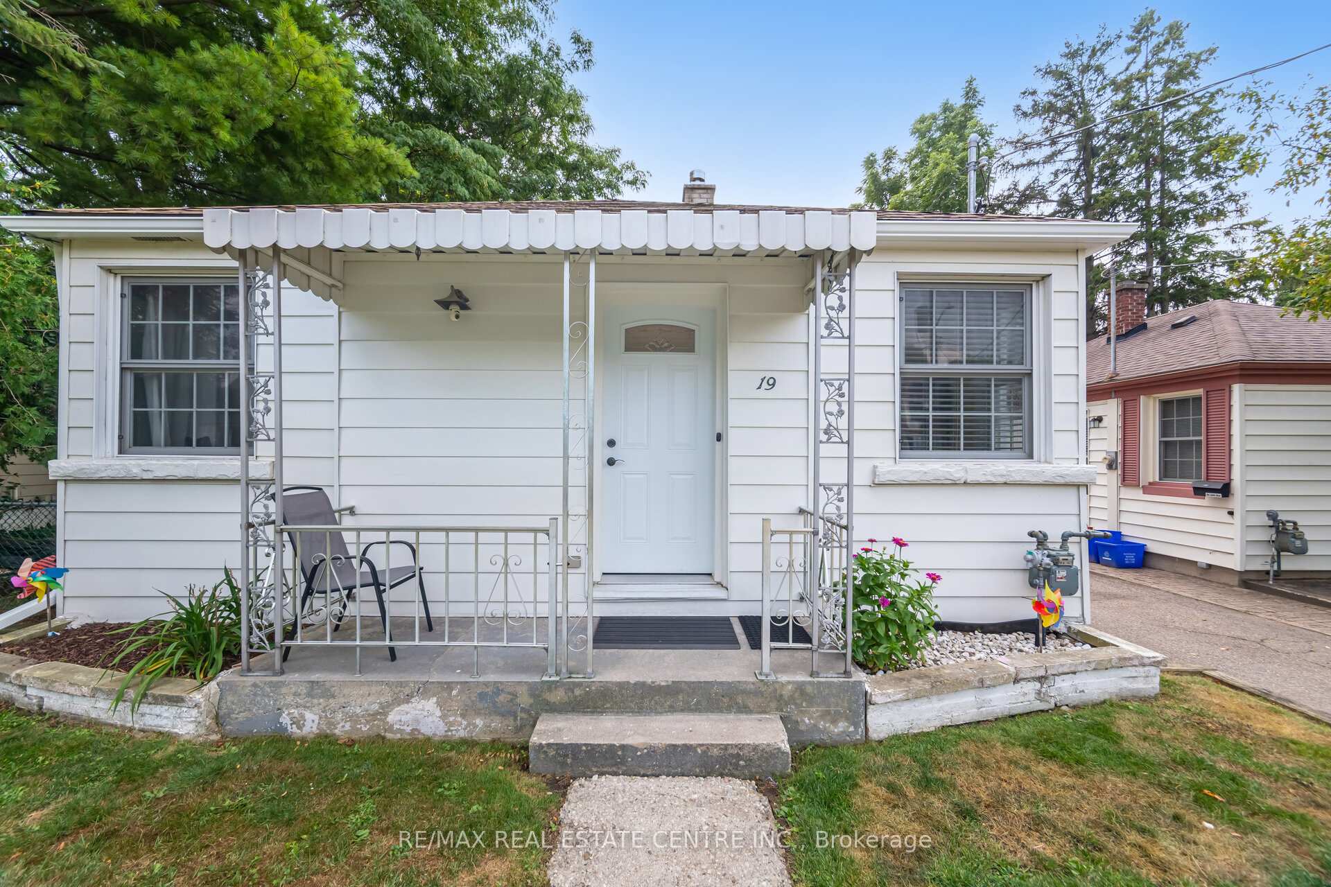 Photo 6 of 19 Seneca Drive, Kitchener — HOMEH