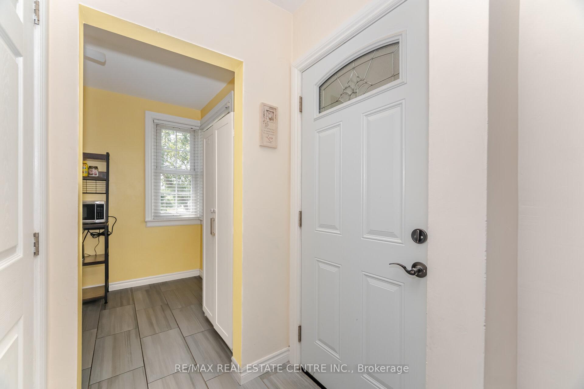 Photo 7 of 19 Seneca Drive, Kitchener — HOMEH