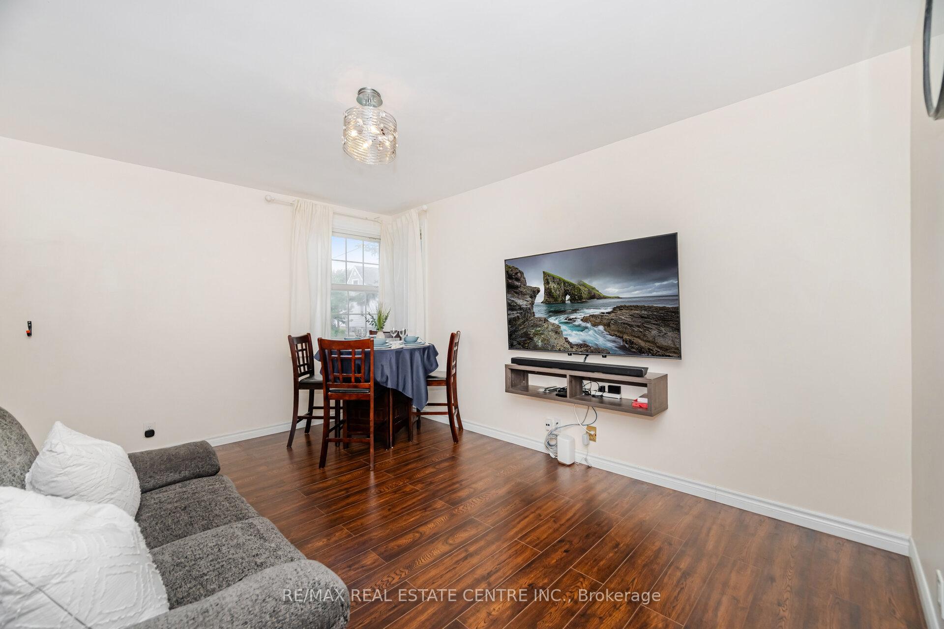 Photo 14 of 19 Seneca Drive, Kitchener — HOMEH