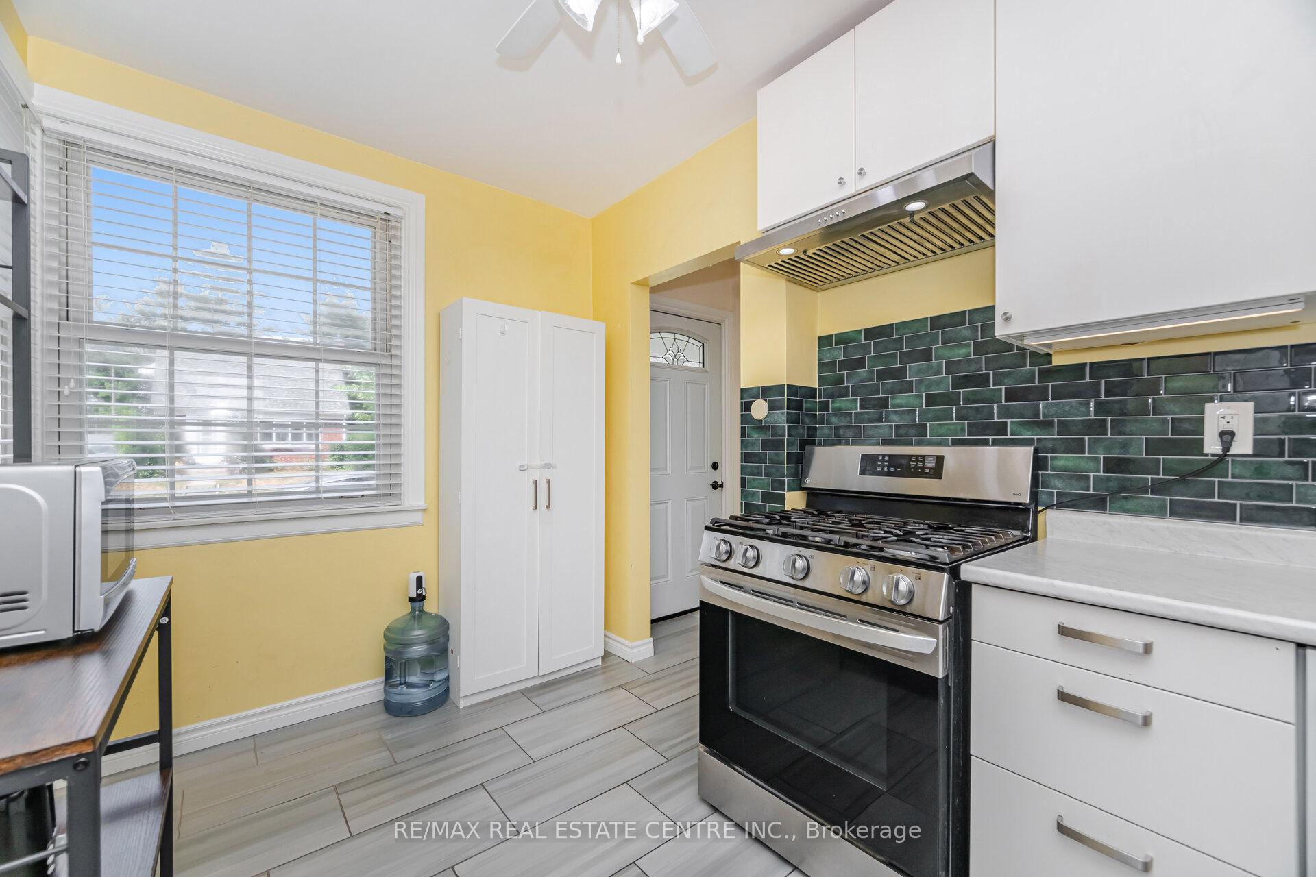 Photo 18 of 19 Seneca Drive, Kitchener — HOMEH